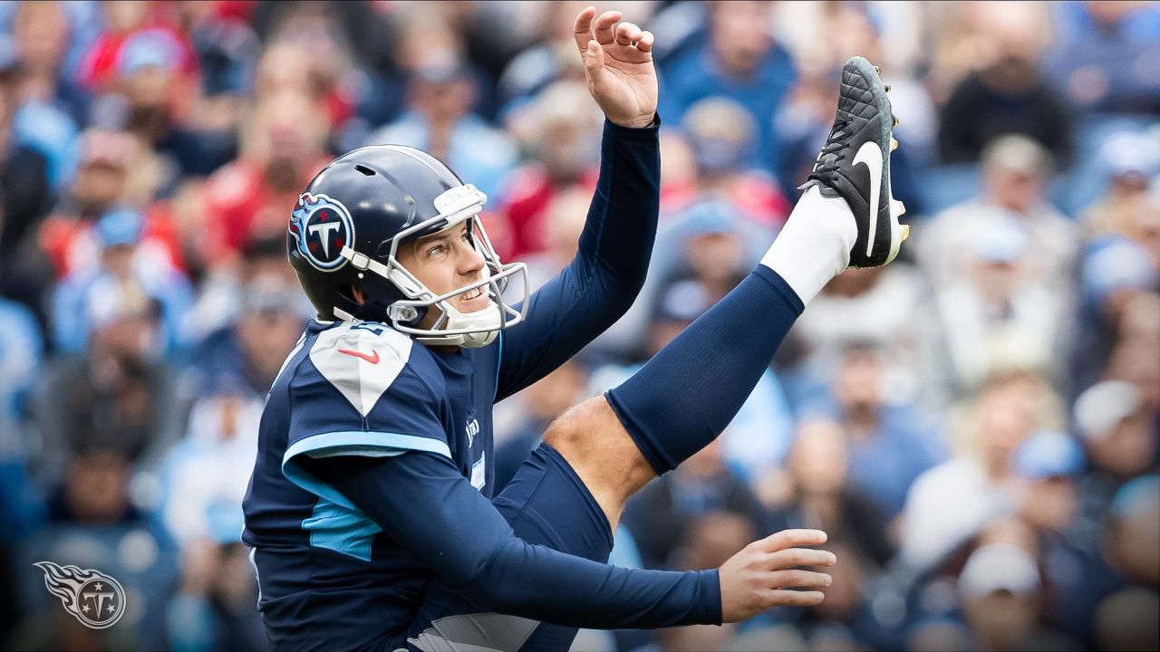 Tennessee Titans punter Brett Kern (6) warms up before a preseason NFL  football game against the Tampa Bay Buccaneers, Saturday, Aug. 21, 2021, in  Tampa, Fla. (AP Photo/Phelan M. Ebenhack Stock Photo - Alamy