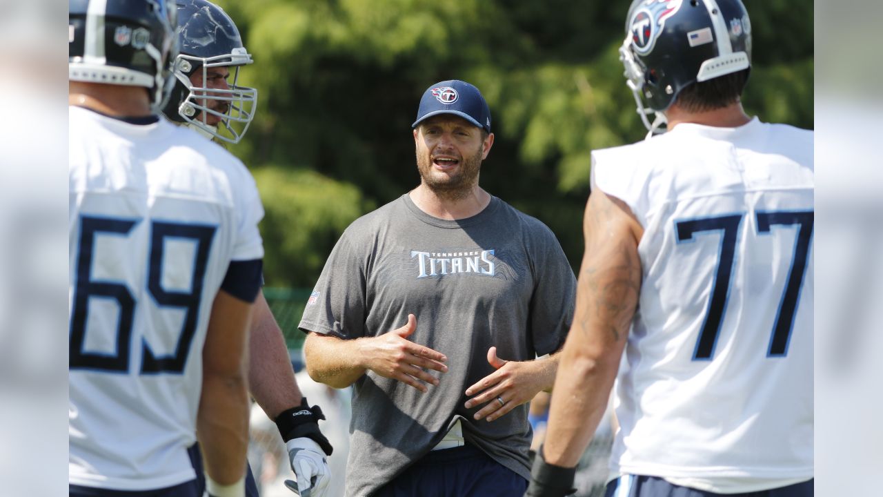 Tennessee Titans LT Taylor Lewan ejected for making contact with