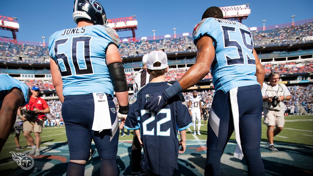 Tennessee Titans Releasing Center Ben Jones Home Decor Poster