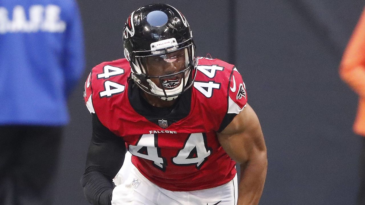 Titans Agree to Terms with Edge Rusher Vic Beasley