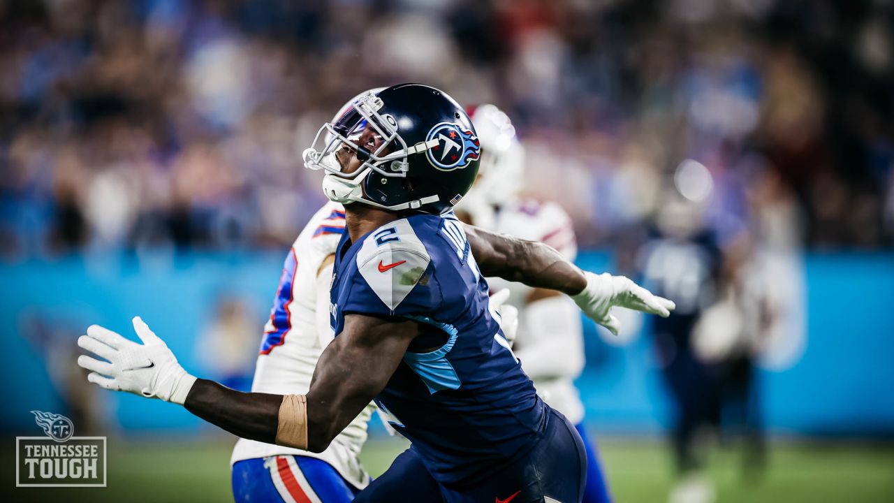 Titans stop Allen on 4th down, hang on to beat Bills 34-31