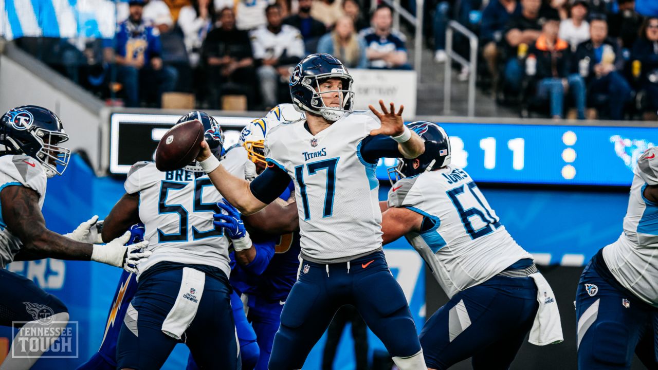 Titans Lose on Last-Second Field Goal to Chargers, 17-14