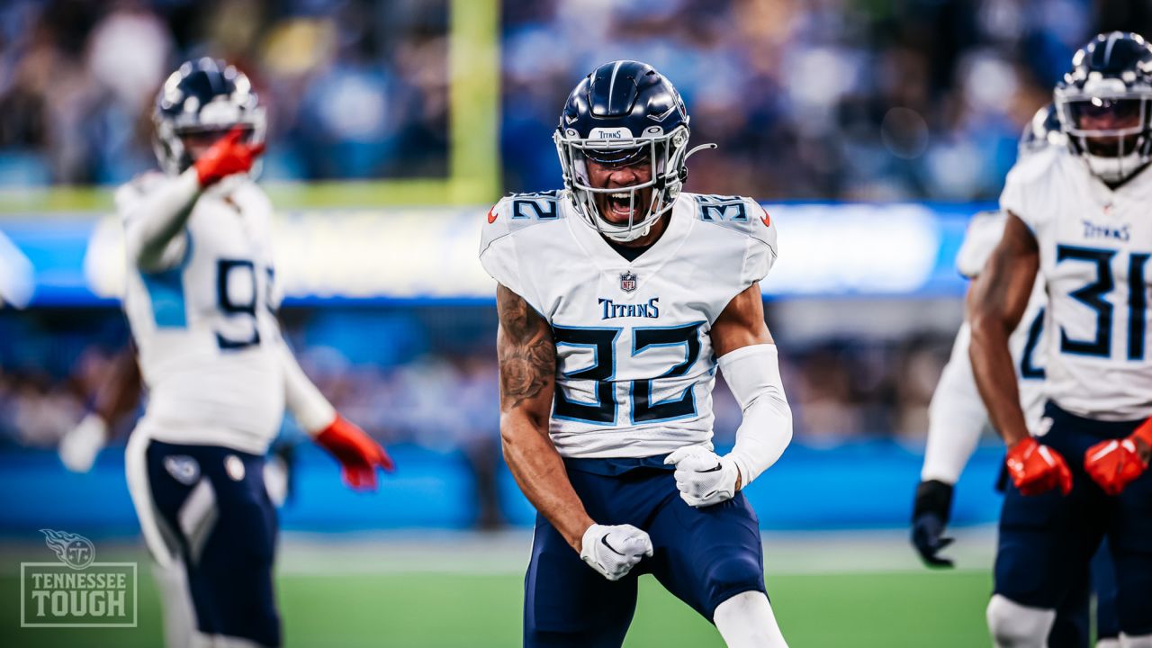 December 18, 2022 Tennessee Titans running back Derrick Henry (22) carries  the ball during the NFL football game against the Los Angeles Chargers in  Inglewood, California. Mandatory Photo Credit : Charles Baus/CSM/Sipa