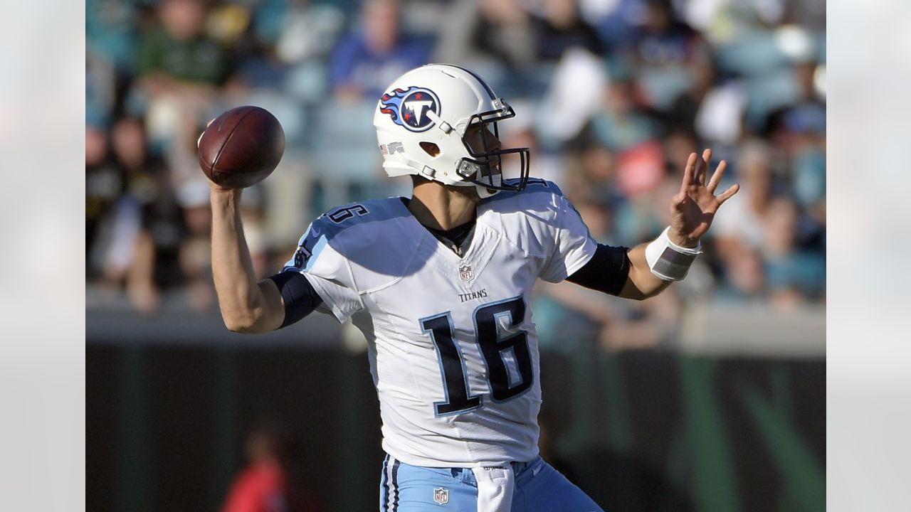 Marcus Mariota of Tennessee Titans suffers fractured fibula in