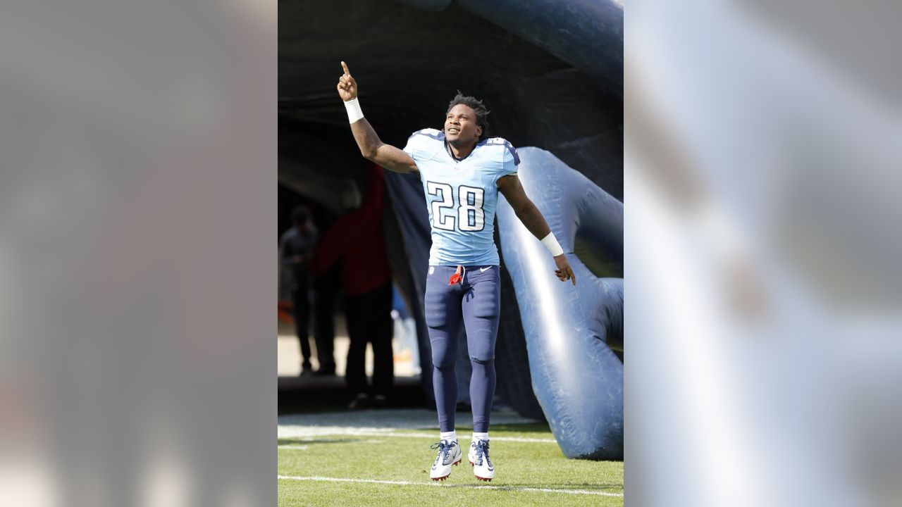 Chris Johnson Will Sign a One-Day Contract to Retire as a Titan on  Wednesday in Nashville