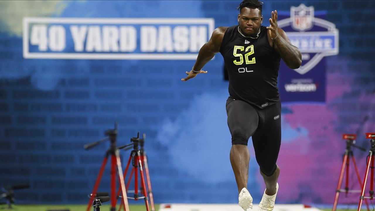 Walmart Athens - Lexington Rd - Congratulations to Isaiah Wilson on being  selected 29th overall by the Tennessee Titans in the NFL Draft! Go Dawgs!