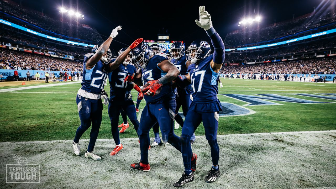 Tennessee Titans' Joshua Dobbs throws first career TD in tight Dallas  Cowboys game