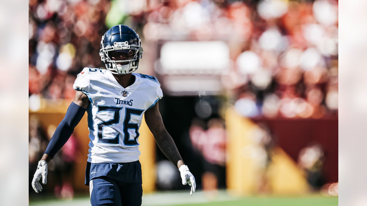 Tennessee Titans linebacker David Long Jr. (51) runs onto the field before  an NFL football game against the Cincinnati Bengals Sunday, Nov. 27, 2022,  in Nashville, Tenn. (AP Photo/Mark Zaleski Stock Photo - Alamy