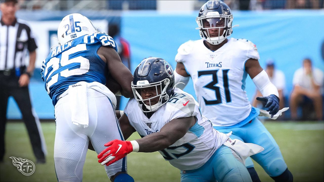 Tennessee Titans inside linebacker Jayon Brown (55) warms up during an NFL  football practice Thursday, June 3, 2021, in Nashville, Tenn. (AP  Photo/Mark Humphrey, Pool Stock Photo - Alamy