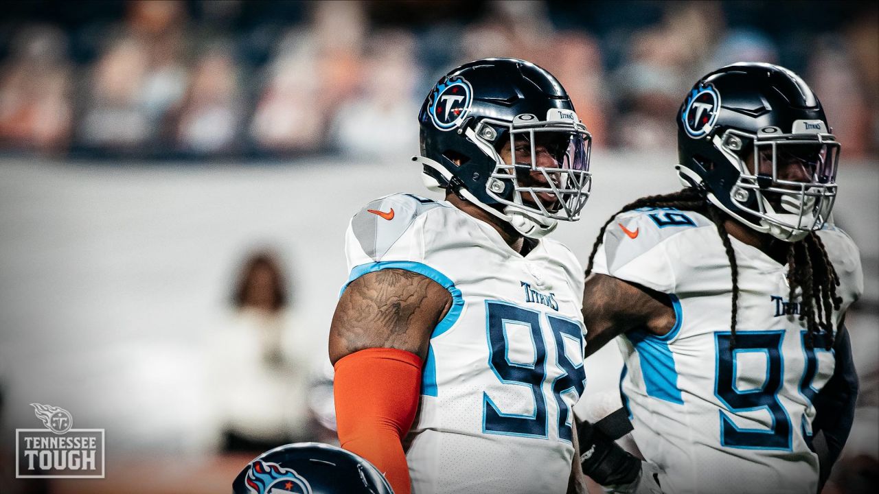 Tennessee Titans linebacker Jadeveon Clowney (99) plays against