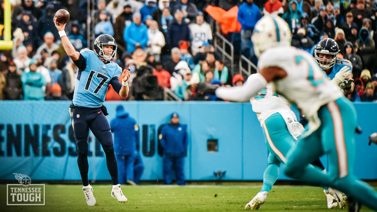 Crown 'Em: Titans Win AFC South With 34-3 Win Over the Dolphins