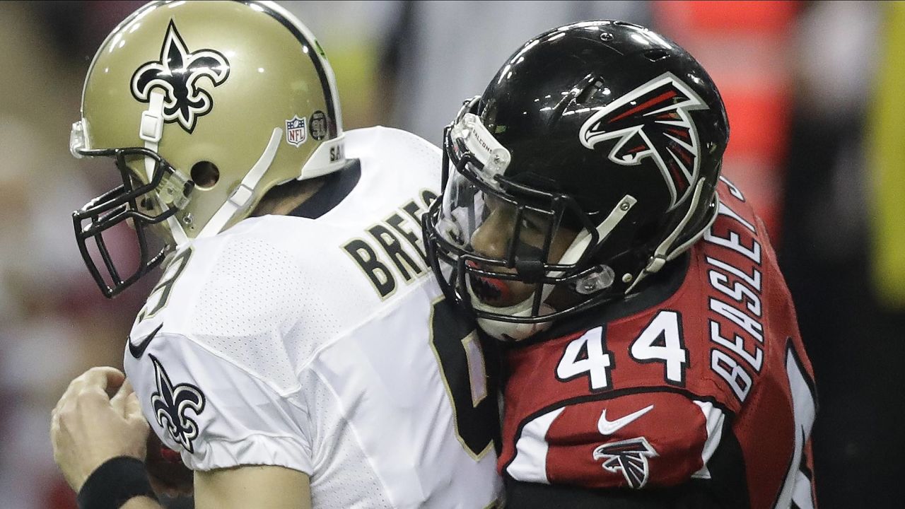 Titans Agree to Terms with Edge Rusher Vic Beasley