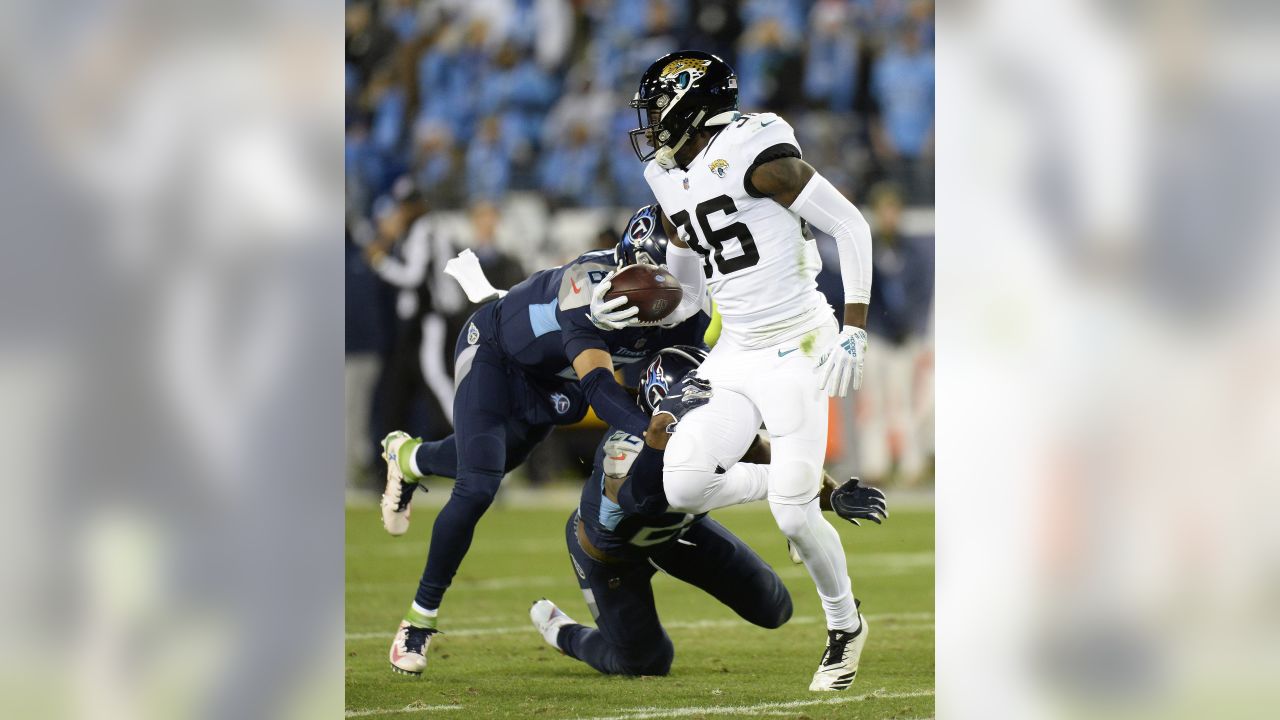 Derrick Henry runs into NFL record book as Titans rout Jaguars 30-9 – The  Denver Post