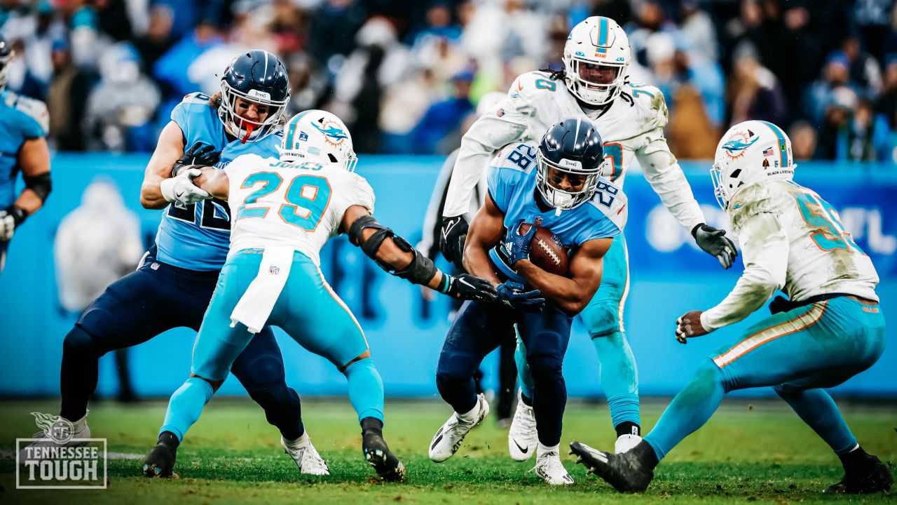 Crown 'Em: Titans Win AFC South With 34-3 Win Over the Dolphins