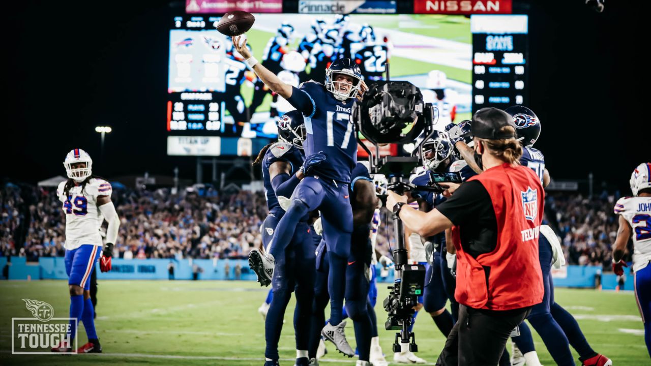 Titans vs. Raiders final score: Derrick Henry dominates, Josh Allen slips  on final fourth down attempt - DraftKings Network