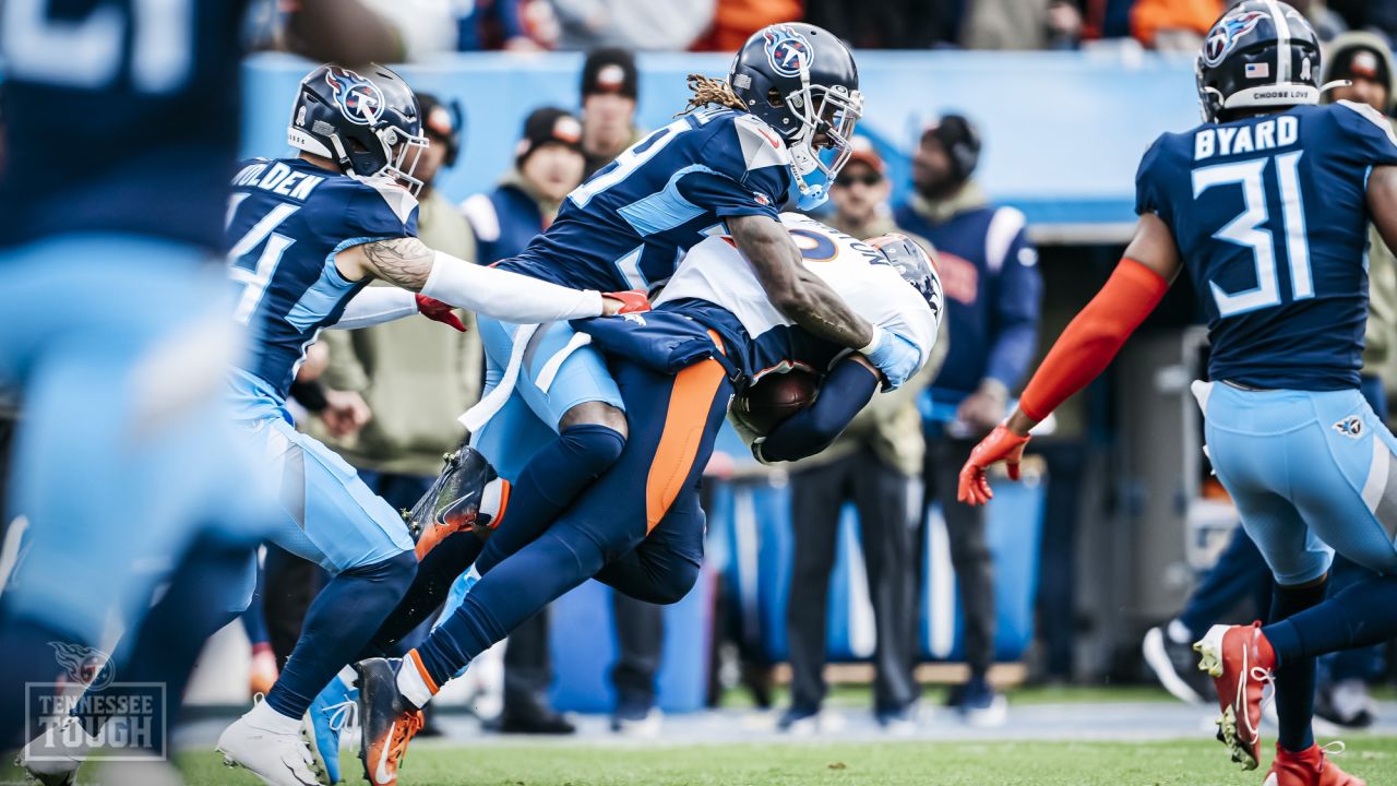 Tennessee Titans pass rush menaces Russell Wilson, beat Broncos 17-10