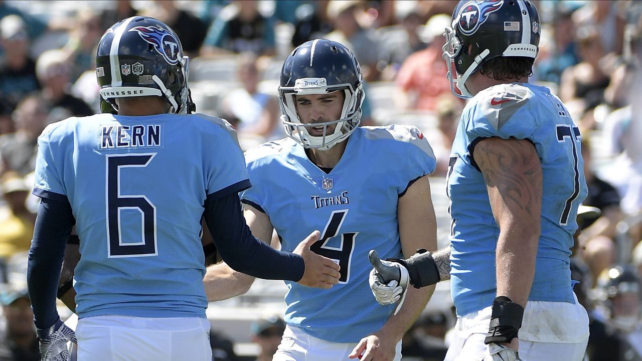 Tennessee Titans holder Brett Kern (6) signals good as kicker Ryan Succop  (4) smiles after Succop kicked a 50 yard field goal to go ahead of the San  Francisco 49ers with one