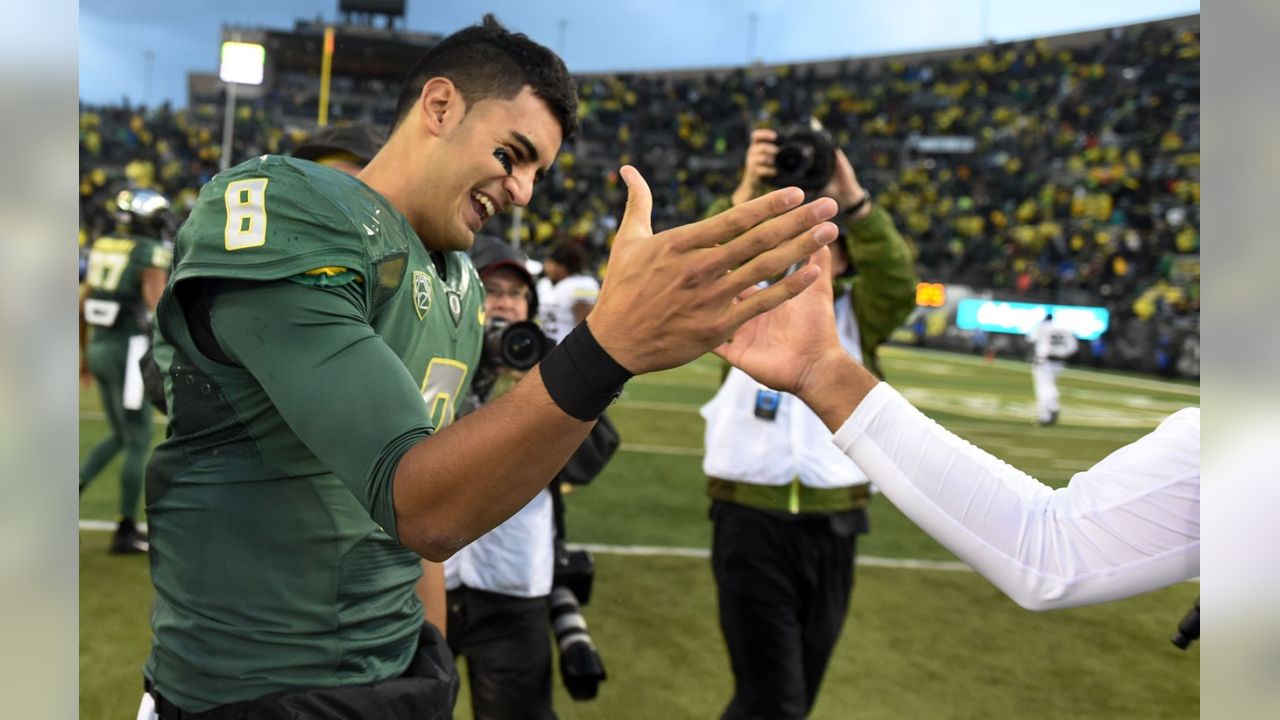 Titans QB Marcus Mariota still beloved by fans back in Hawaii - Sports  Illustrated