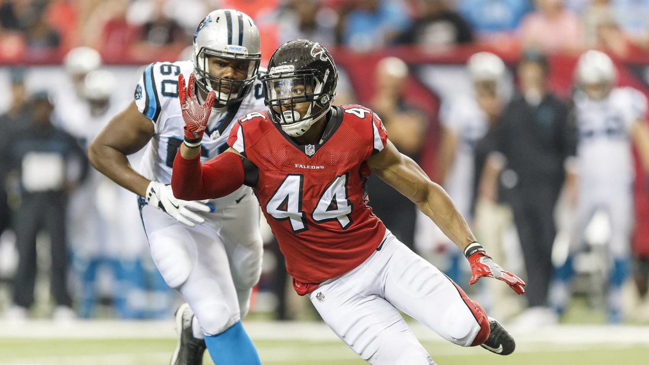 Titans release outside linebacker Vic Beasley