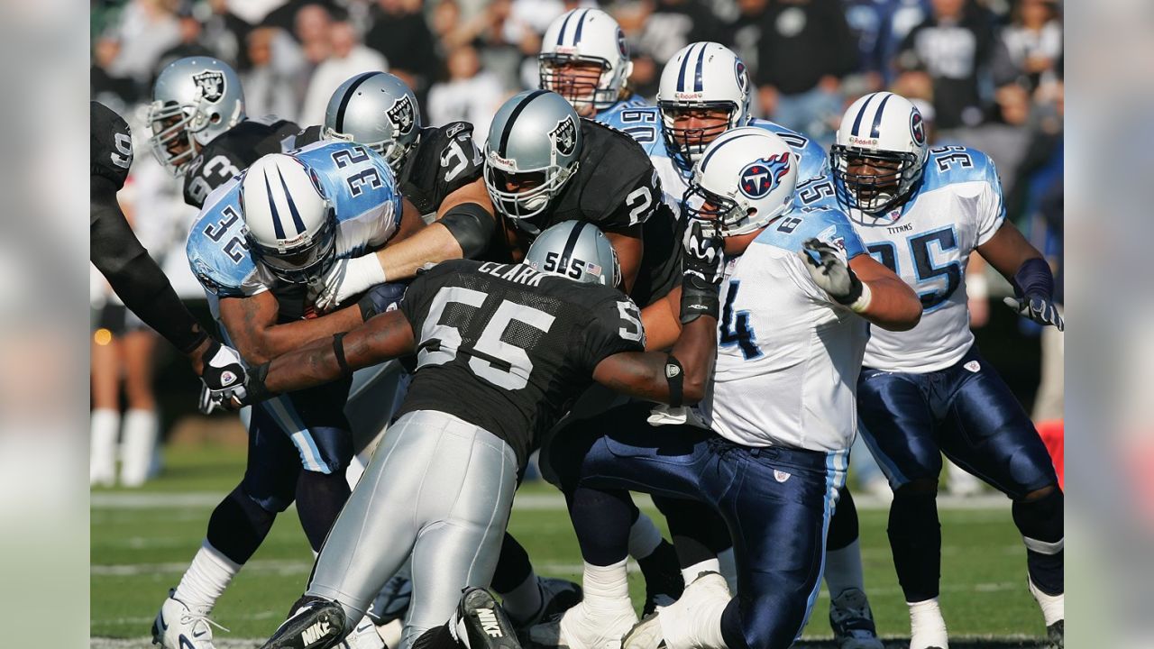 Titans roll Raiders in Oakland 42-21 - ABC7 San Francisco