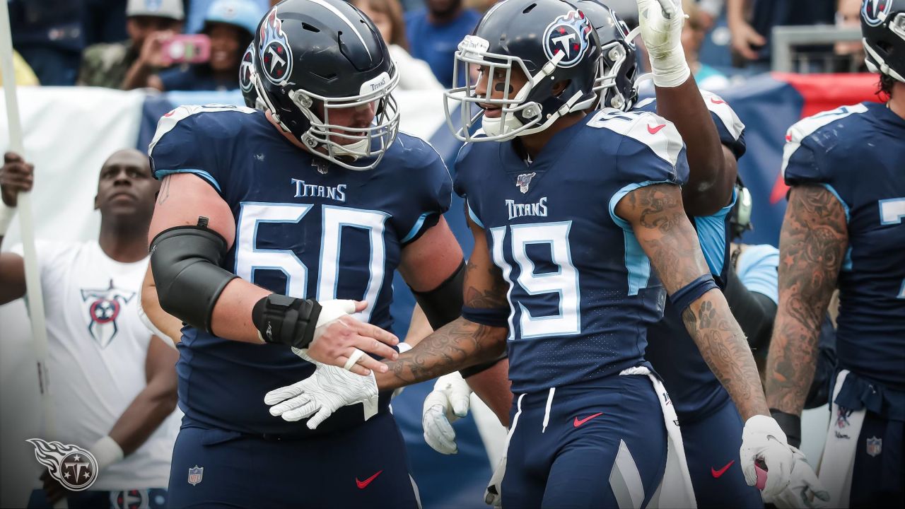 NASHVILLE, TN - SEPTEMBER 25: Tennessee Titans center Ben Jones (60) and  Tennessee Titans guard