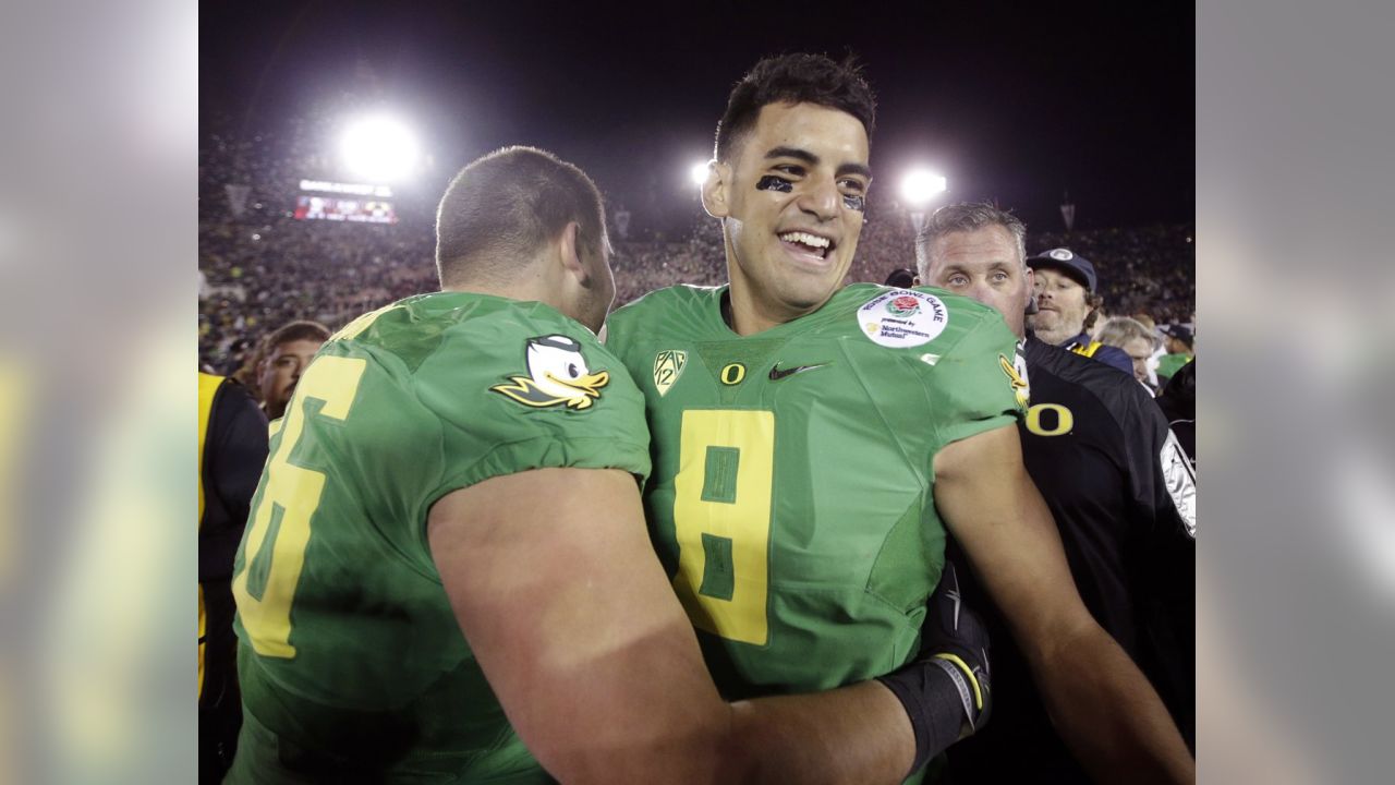 Titans QB Marcus Mariota still beloved by fans back in Hawaii - Sports  Illustrated