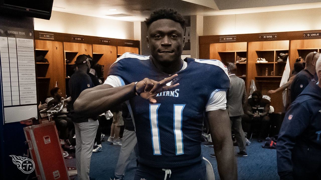 AJ Brown with his NEW Pro Bowl Jersey. : r/Tennesseetitans