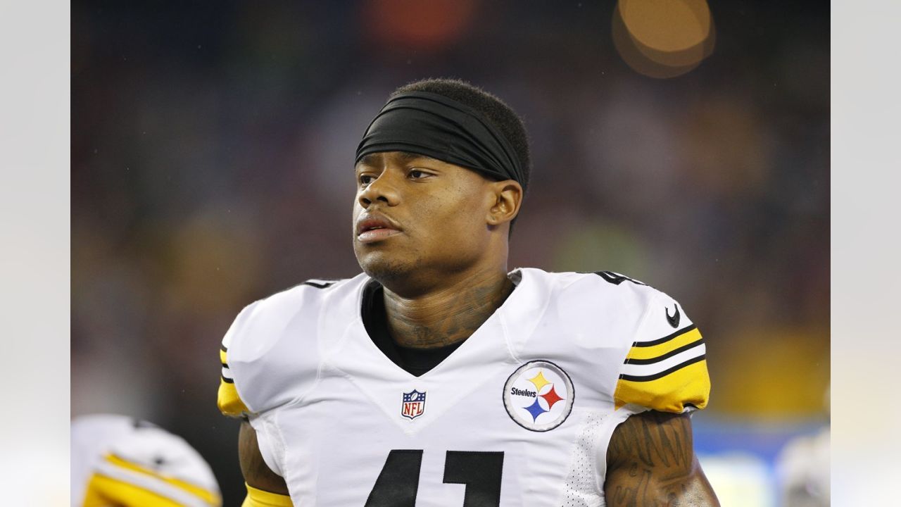 Pittsburgh Steelers cornerback Antwon Blake (41) greets young fans on the  sidelines before the start