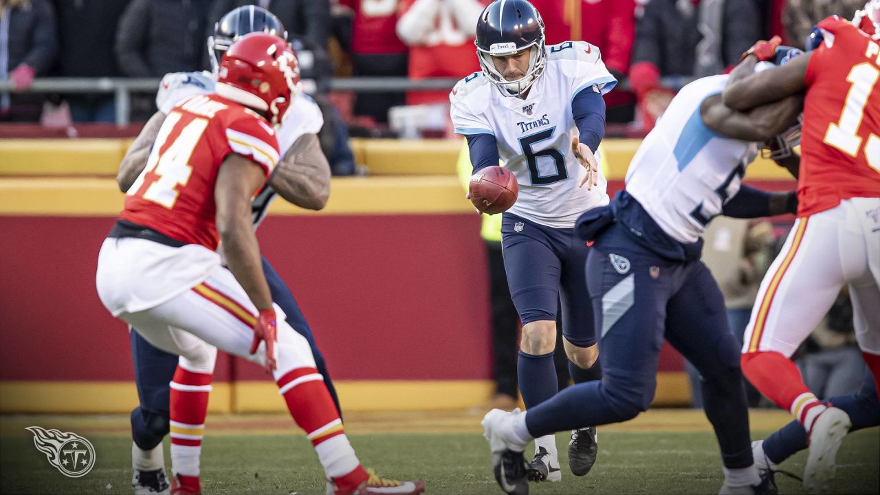 Tennessee Titans punter Brett Kern (6) warms up before a preseason NFL  football game against the Tampa Bay Buccaneers, Saturday, Aug. 21, 2021, in  Tampa, Fla. (AP Photo/Phelan M. Ebenhack Stock Photo - Alamy