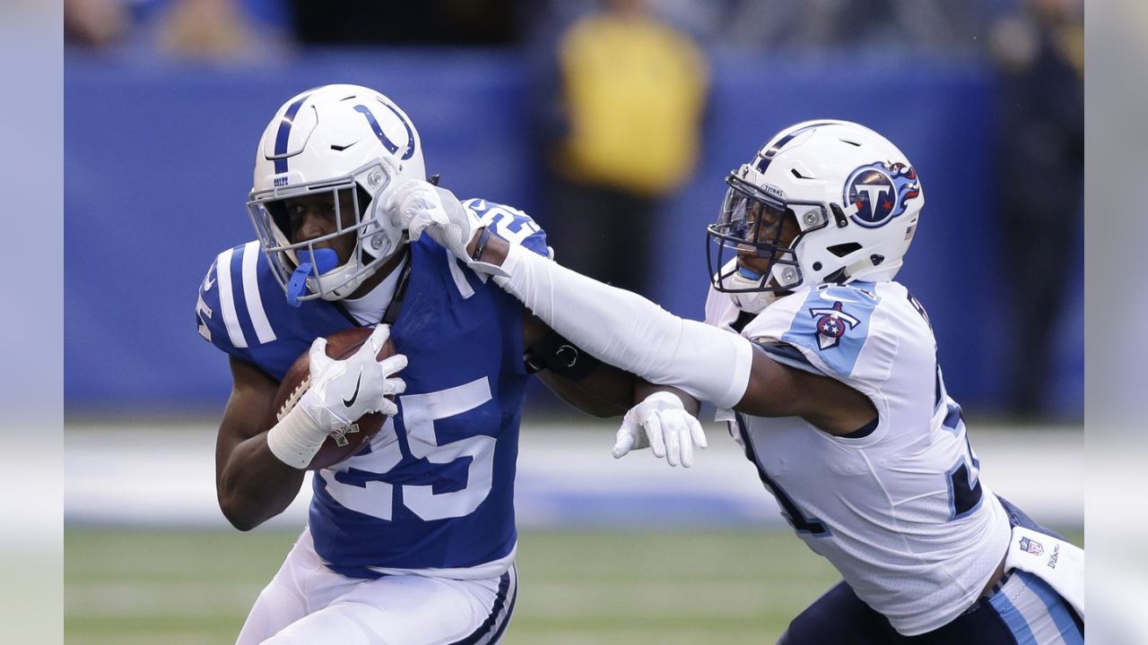 Indianapolis Colts rally late to defeat Tennessee Titans, 34-26