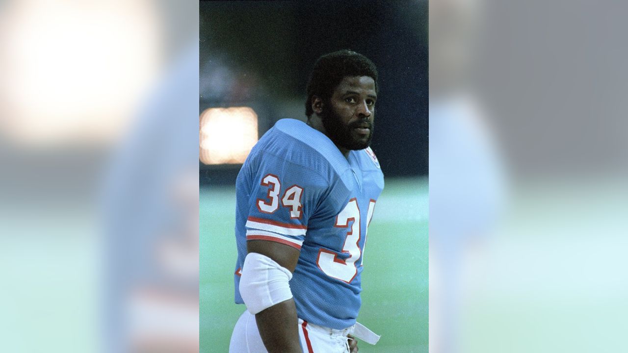 Bun B - No no no! You cannot claim Earl Campbell as a @titans RB! Never  played a game in Tennessee! Cmon CBS!!