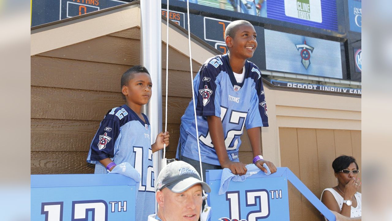 Late Titans QB Steve McNair's Children Honored as 12th Titans 