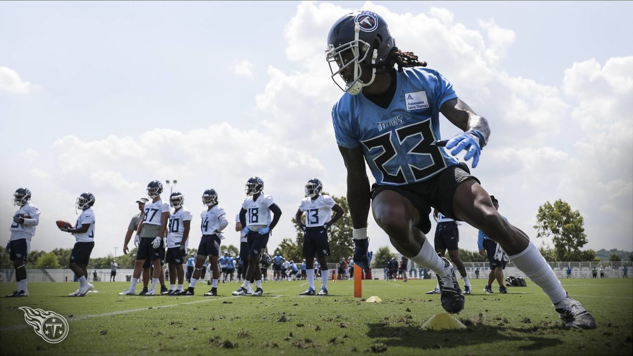 Tennessee Titans cornerback Tye Smith goes through a drill during NFL  football training camp Thursday, July 26, 2018, in Nashville, Tenn. (AP  Photo/Mark Humphrey Stock Photo - Alamy