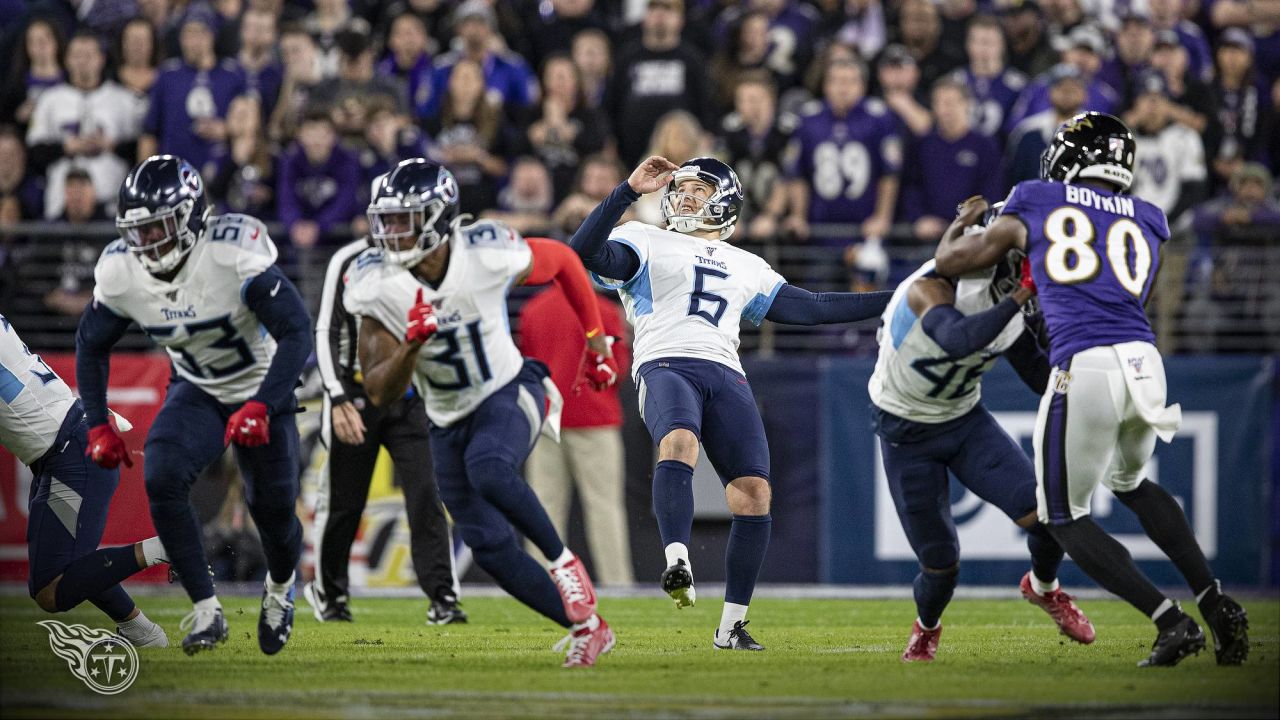 Tennessee Titans punter Brett Kern (6) warms up before a preseason NFL  football game against the Tampa Bay Buccaneers, Saturday, Aug. 21, 2021, in  Tampa, Fla. (AP Photo/Phelan M. Ebenhack Stock Photo - Alamy