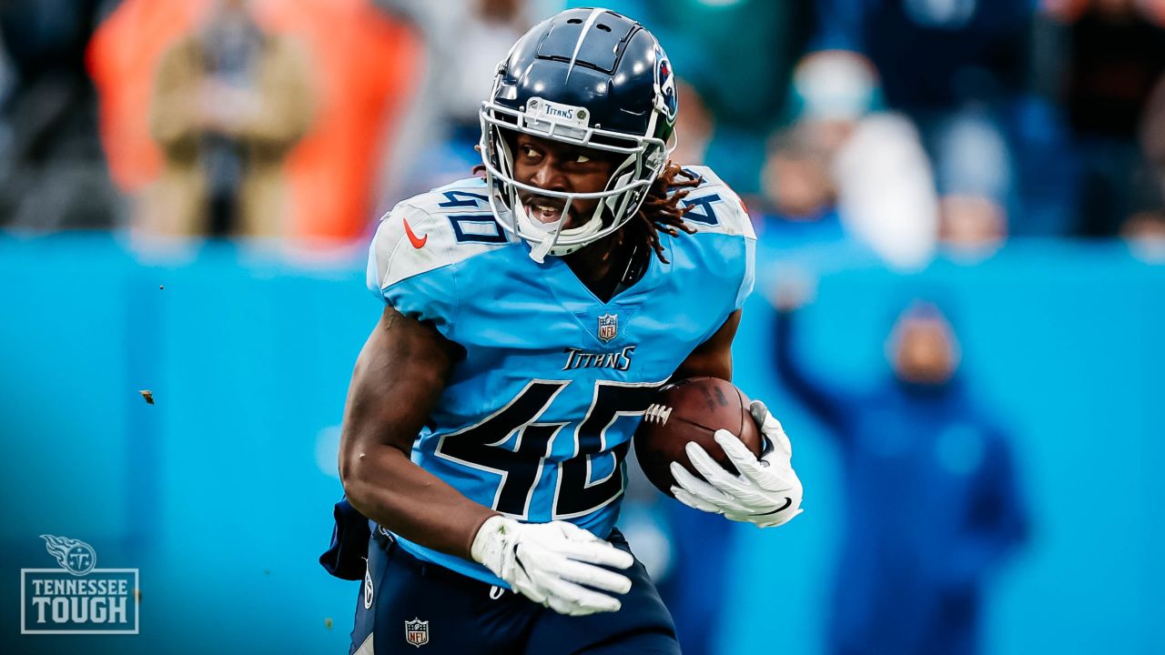 Titans clinch AFC South with 34-3 rout of Dolphins