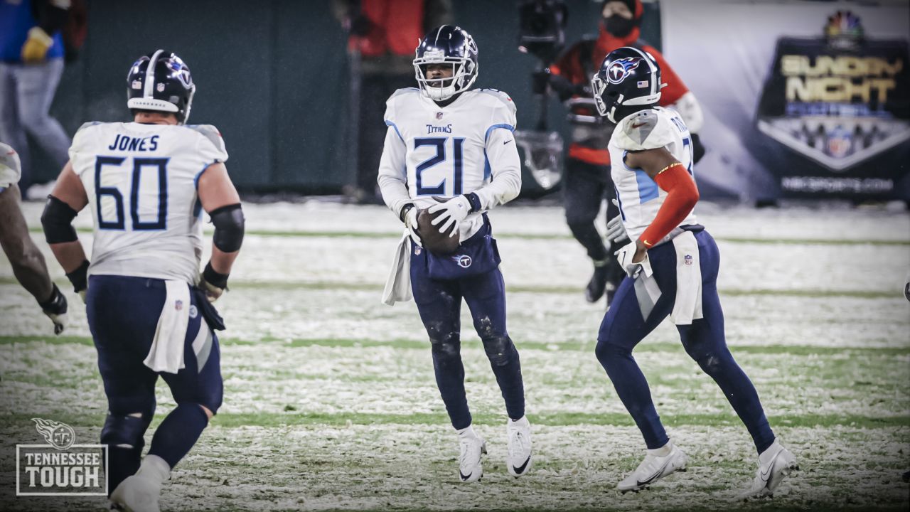 Tennessee Titans linebacker David Long Jr. (51) before an NFL football game  against the Green Bay Packers Thursday, Nov. 17, 2022, in Green Bay, Wis.  (AP Photo/Jeffrey Phelps Stock Photo - Alamy