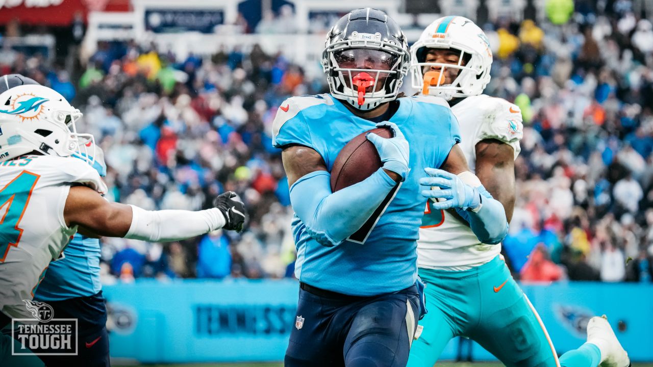 Crown 'Em: Titans Win AFC South With 34-3 Win Over the Dolphins