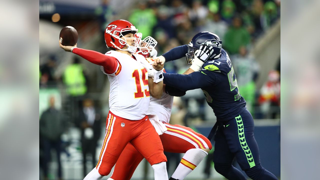 Seahawks clinch playoff berth outlasting Chiefs 38-31