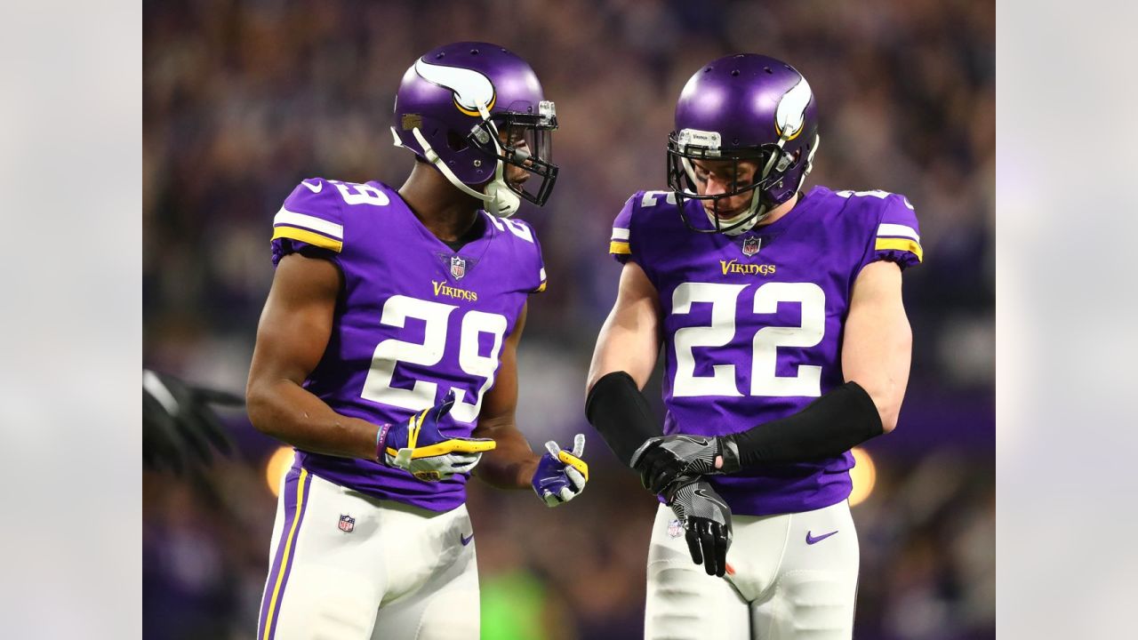 Vikings stun Saints, 29-24, with 61-yard touchdown on last play - CBS News