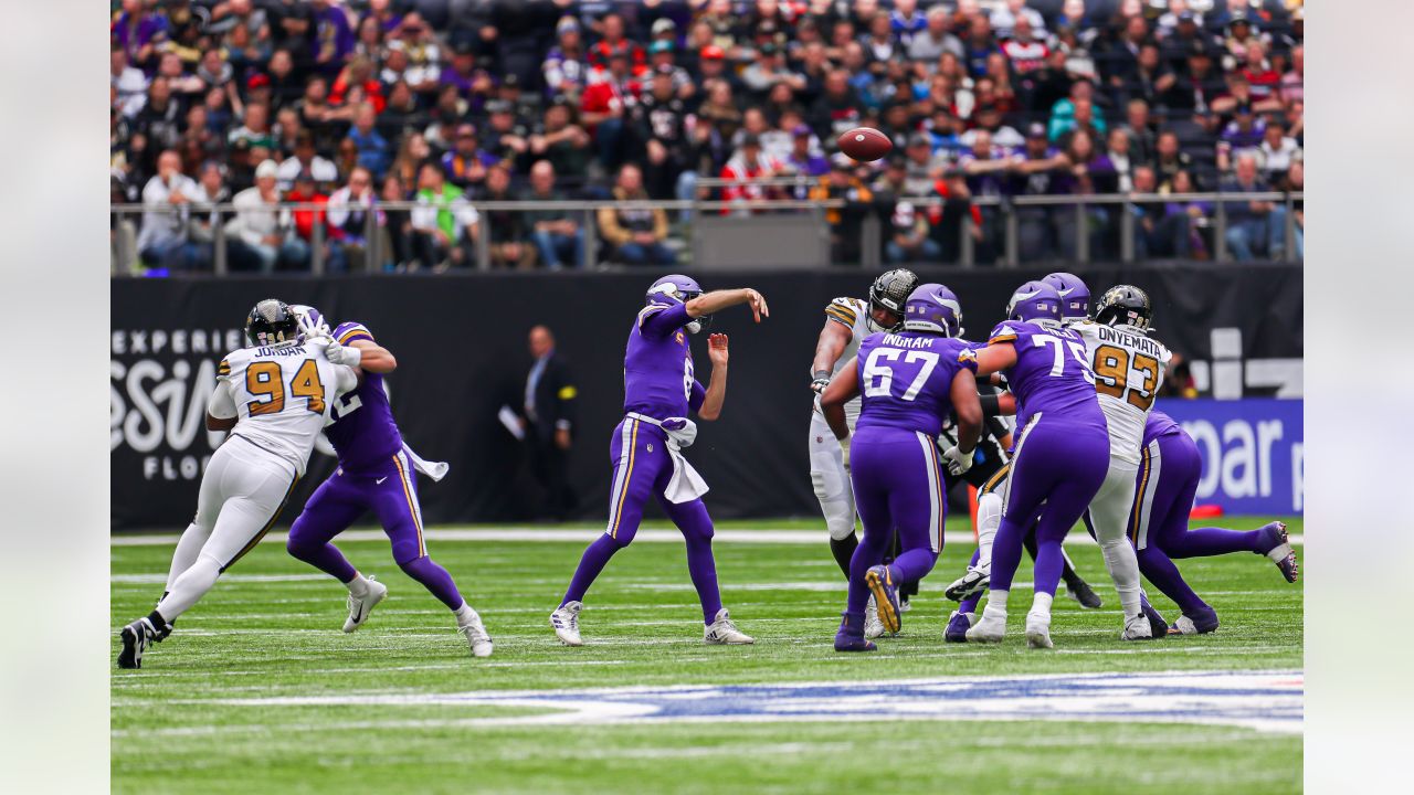 Vikings' announcer goes wild calling final play of London win over Saints