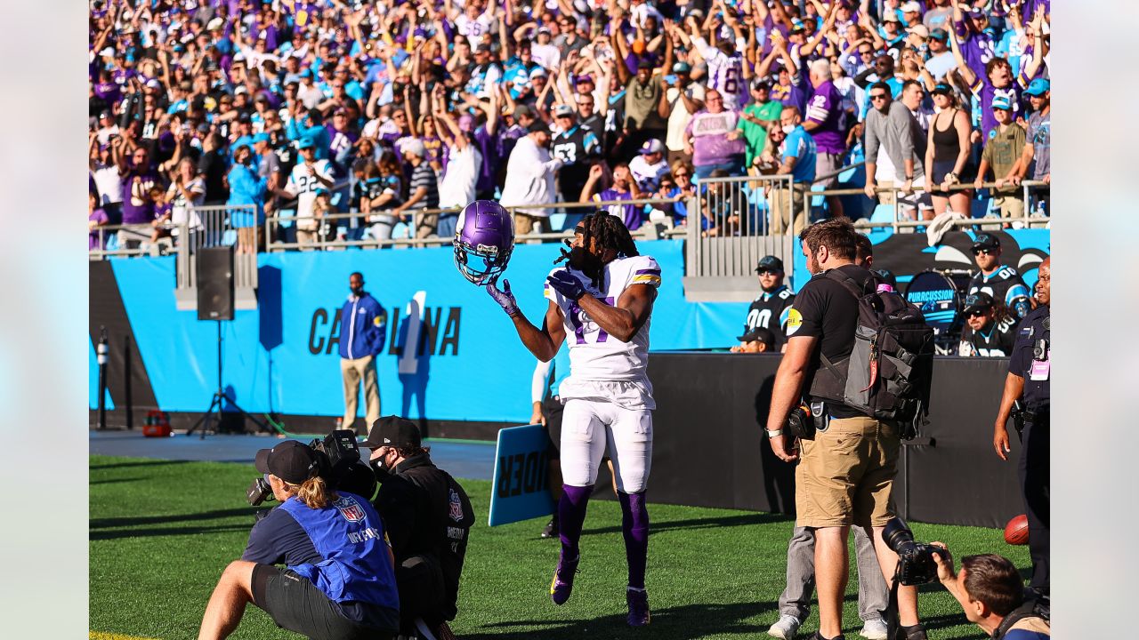 Justin Jefferson's 2 TDs help Vikings survive Panthers, pick up first win