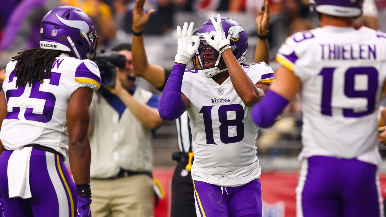 Vikings Adam Thielen pays homage to 3 Deep with his cleats