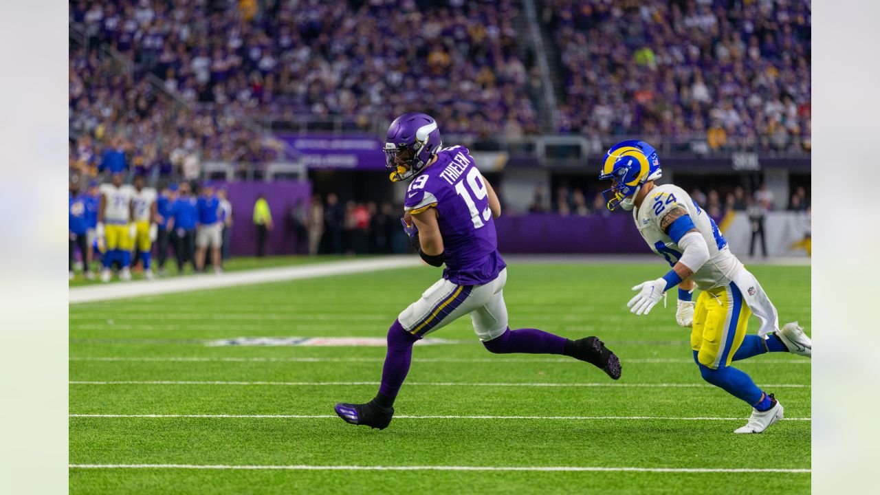 Minnesota Vikings place star WR Adam Thielen on reserve/COVID-19 list - ESPN