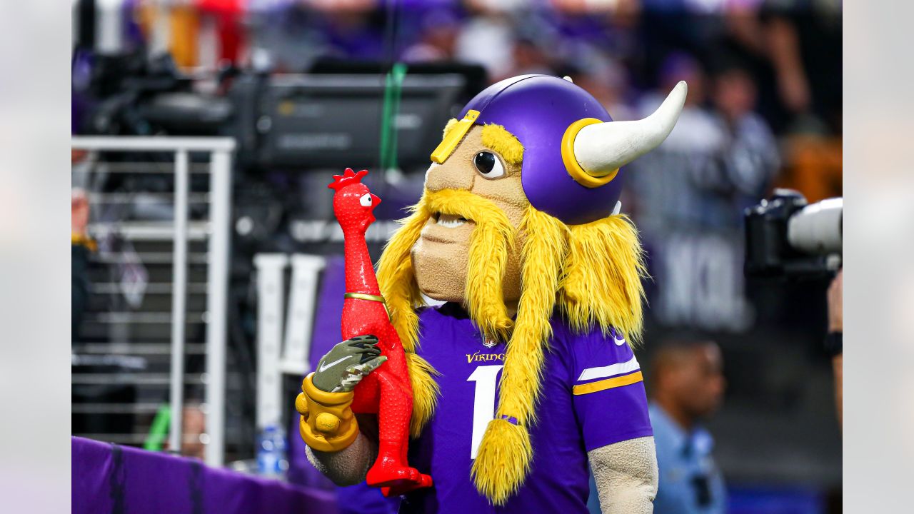 LOL: CBS basically apologized to the entire country before pulling the plug  on the #Vikings-Cowboys game! 