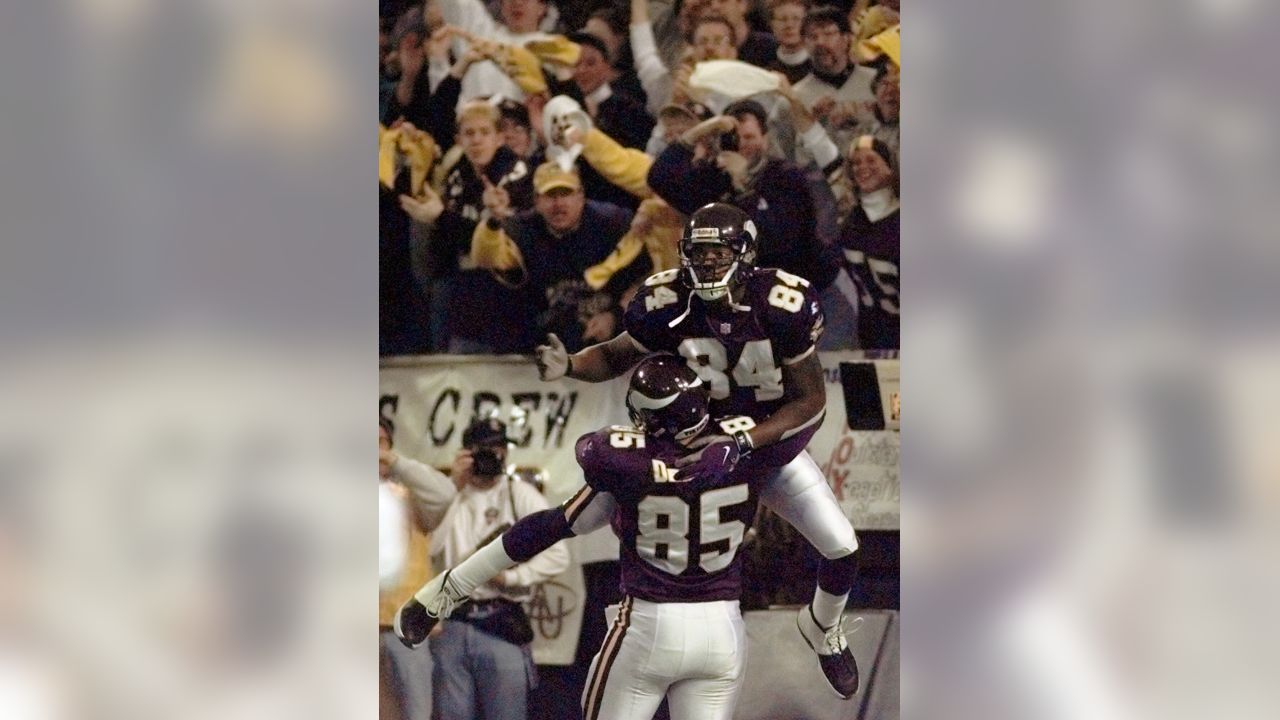 Minnesota Vikings offensive tackle Vederian Lowe leaves the field after  their loss to the Las Vegas Raiders in an NFL preseason football game,  Sunday, Aug. 14, 2022, in Las Vegas. (AP Photo/John