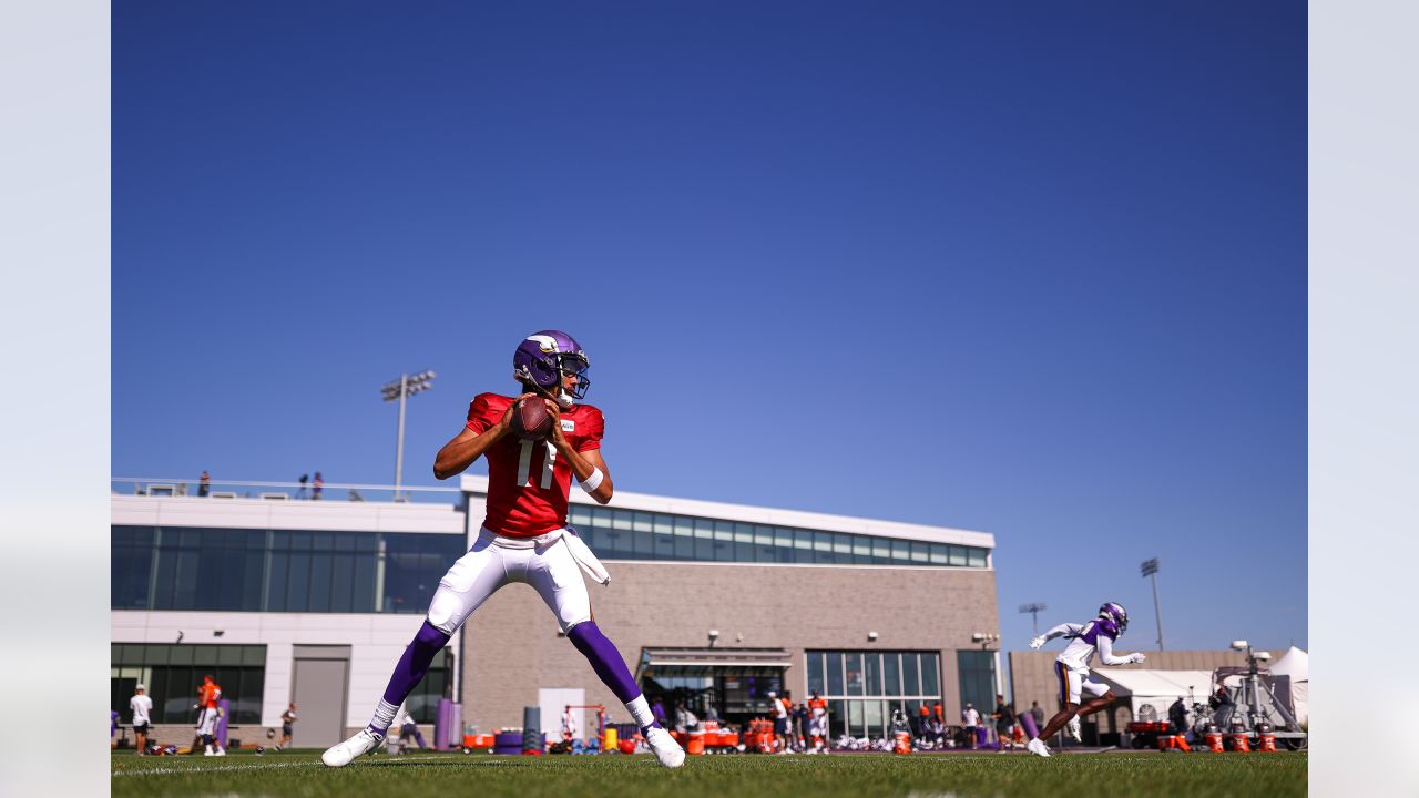 QB Kellen Mond looks good for Vikings despite 26-20 loss to Raiders in  preseason opener – Twin Cities