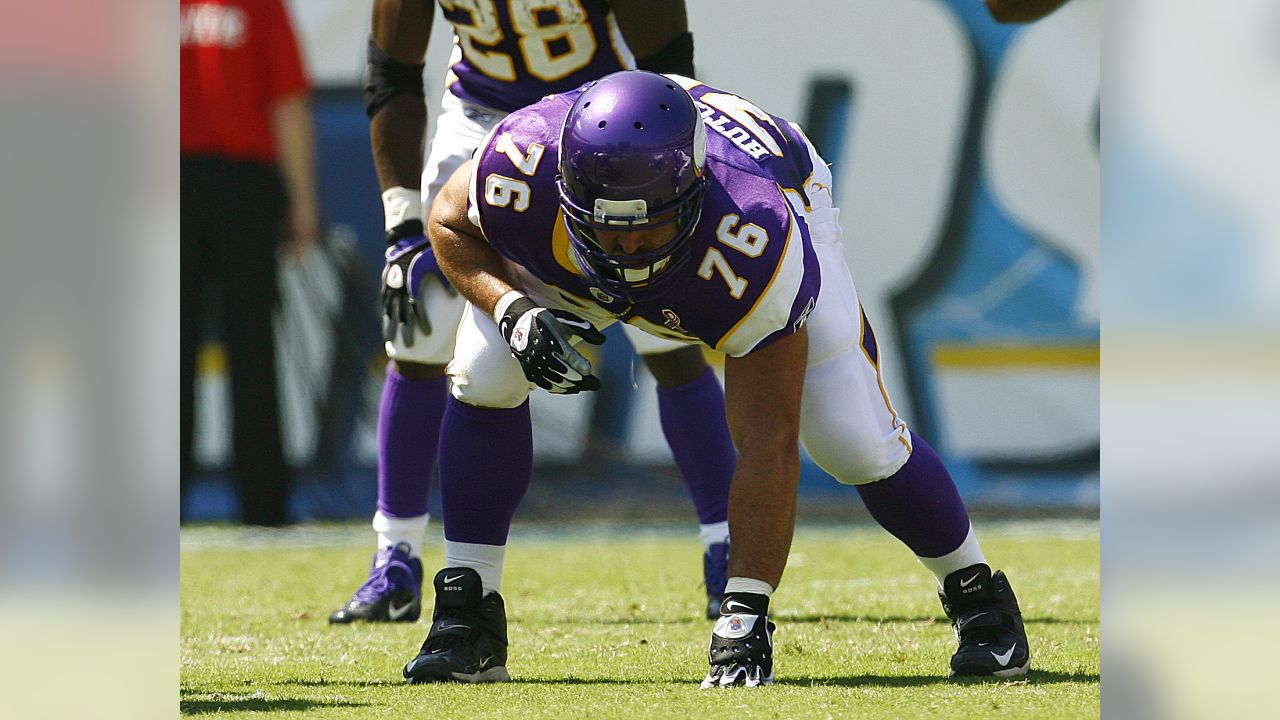 Steve Hutchinson Sounds the Gjallarhorn Prior to Minnesota Vikings-Dallas  Cowboys Primetime Game 