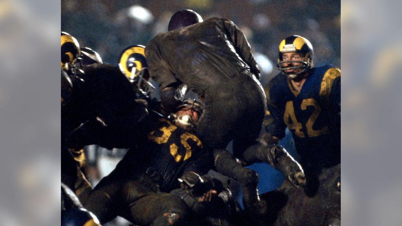 WATCH: Rams vs Vikings in the 1977 “Mud Bowl” - Daily Norseman