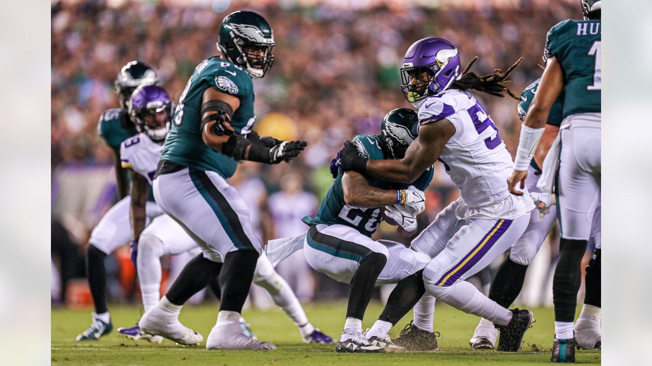 Philadelphia, Pennsylvania, USA. 7th Oct, 2018. Philadelphia Eagles tight  end Dallas Goedert (88) in action during the NFL game between the Minnesota  Vikings and the Philadelphia Eagles at Lincoln Financial Field in