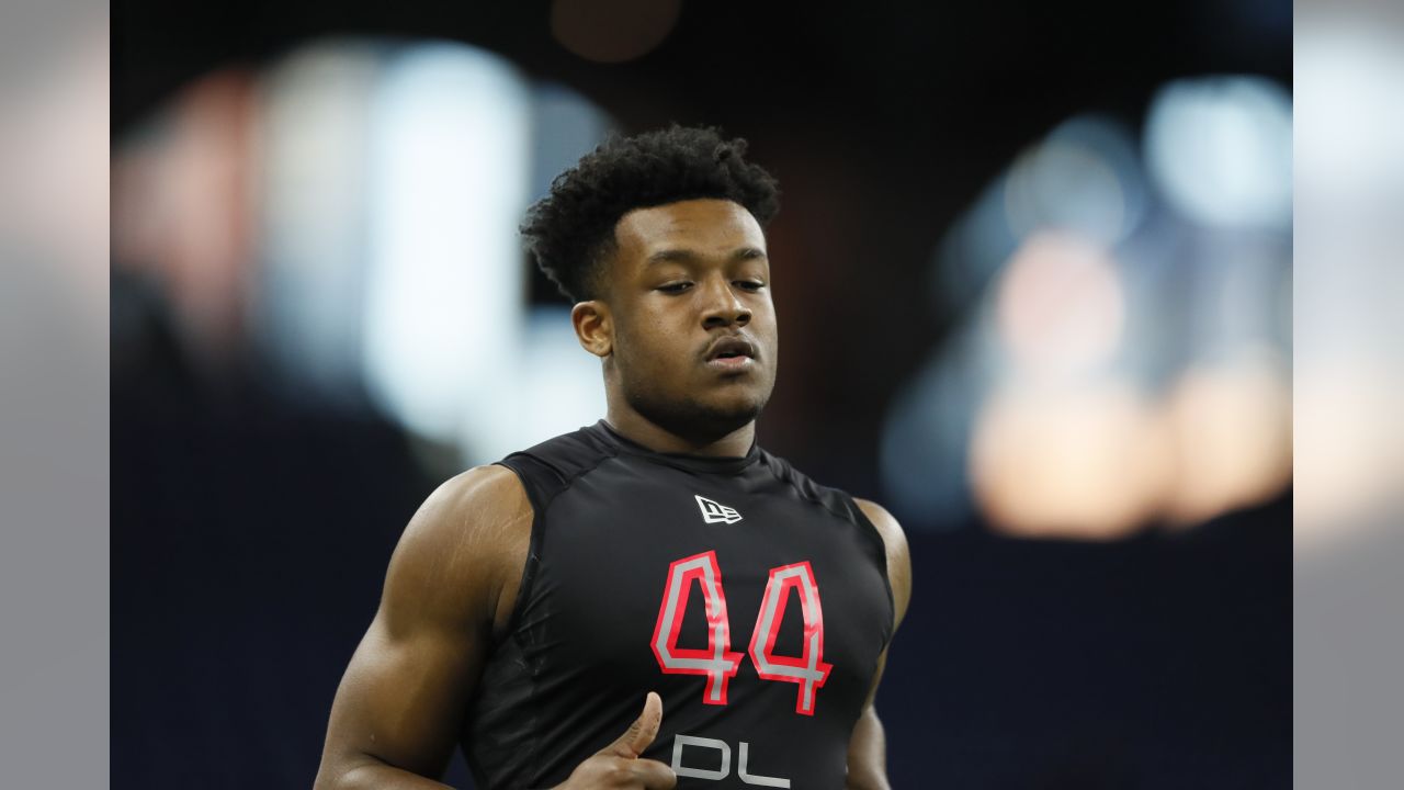 South Carolina defensive lineman D J Wonnum runs a drill at the NFL  football scouting combine in Indianapolis, Saturday, Feb. 29, 2020. (AP  Photo/Charlie Neibergall Stock Photo - Alamy